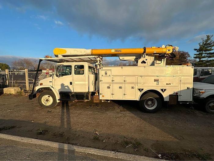 Used 2004 FREIGHTLINER Fl80 Bucket Truck