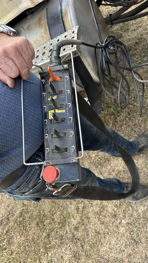 Used 2005 Sterling L9500 6x4 Boom Truck 2006 hiab 200-3 7000 kg knuckle boom