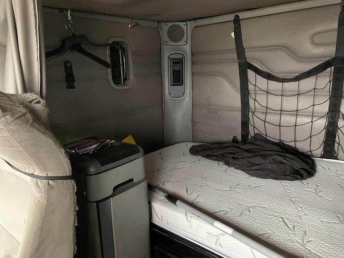 Used 2005 FREIGHTLINER COLUMBIA 8 CAR carrier working daily $39,995