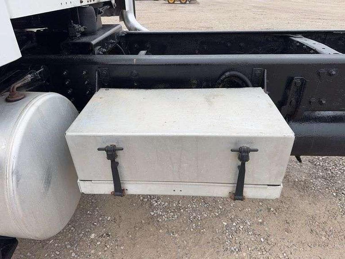 Used 2008 FREIGHTLINER M2 112 DAY CAB & CHASSIS