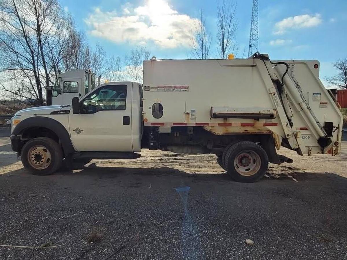 Used 2012 Ford F550 XL SD S/A refuse truck