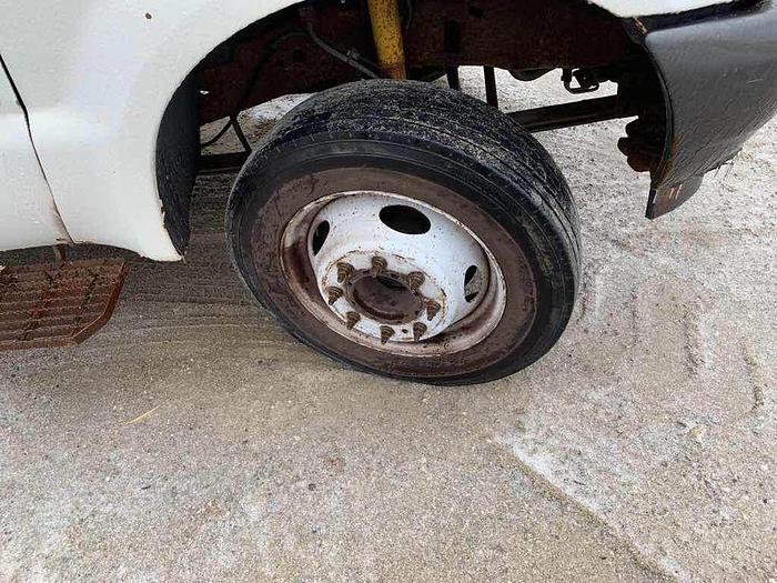 Used 2002 FORD F450 SUPER DUTY BARREL truck, or build to suit. $9,995