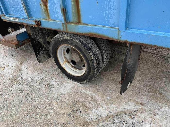 Used 2002 FORD F450 SUPER DUTY BARREL truck, or build to suit. $9,995