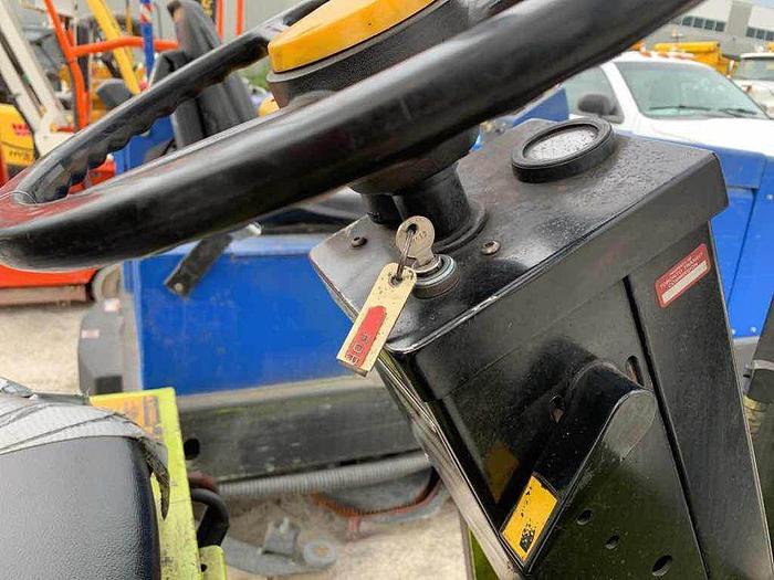 Used 1994 CLARK ECS30 ELECTRIC FORKLIFT everything works only$3500