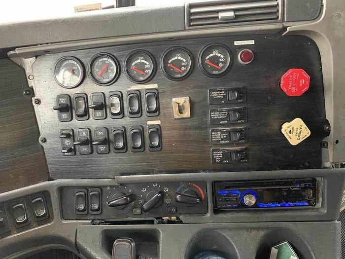 Used 2005 FREIGHTLINER COLUMBIA 8 CAR carrier working daily $39,995