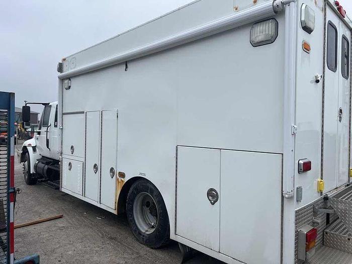 Used 2004 INTERNATIONAL 4400 CREW CAB service body, camper