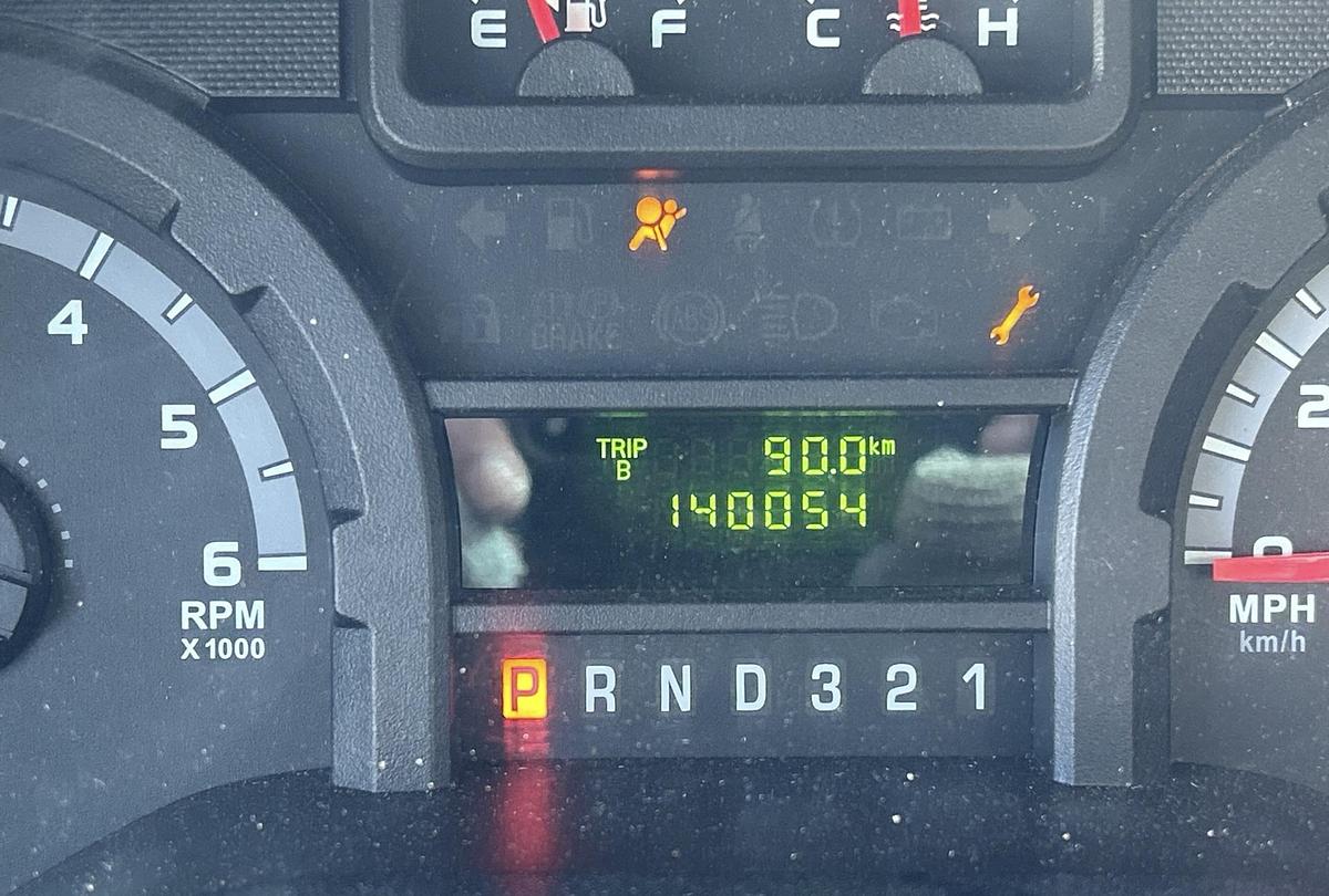 Used 2011 Ford E-450 4x2 18-seat bus