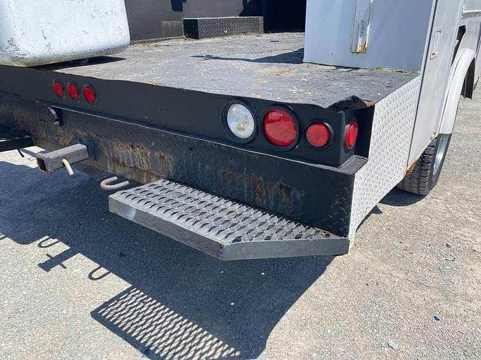 Used 2005 Ford F550 Super Duty bucket truck