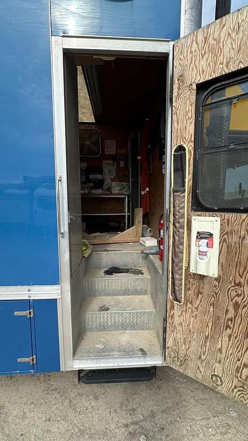 Used 2011 International 4300 SBA 4x2 service truck