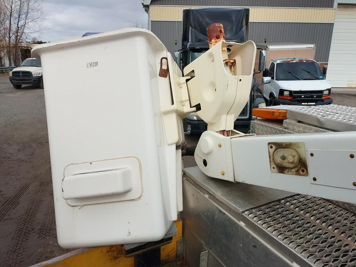 Used 2011 International DuraStar S/A Bucket Truck