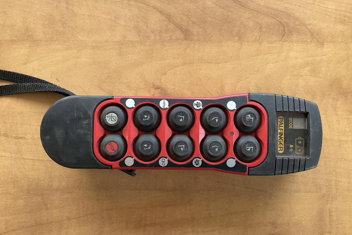 Used 2015 International 4300SBA 4x2 hi-rail service truck