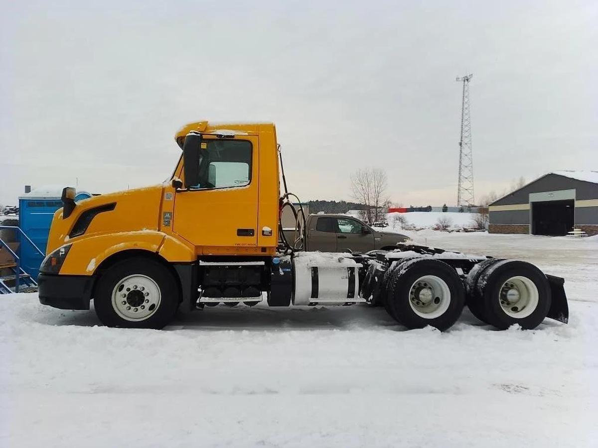 Used 2016 Volvo T/A Highway Tractor