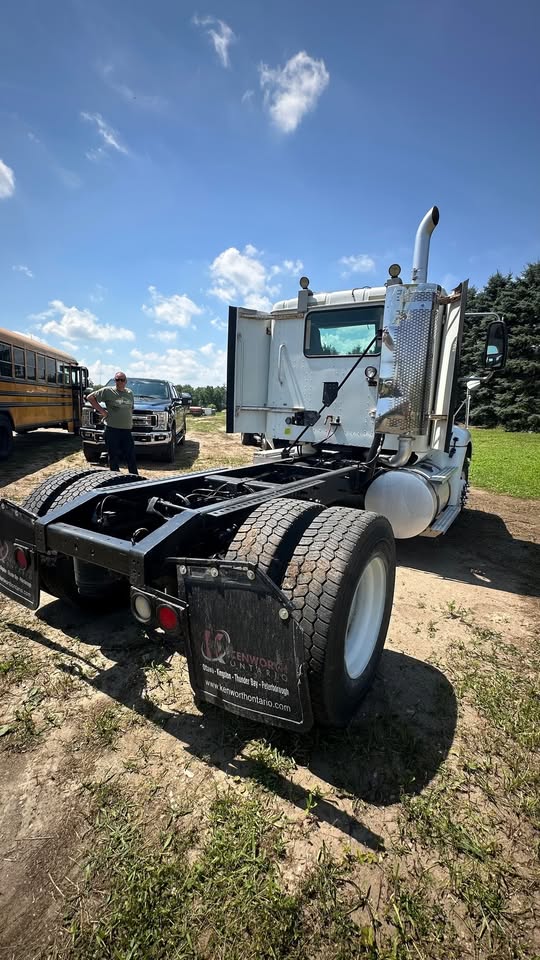 Used International 9200i SBA 4x2 cab and chassis