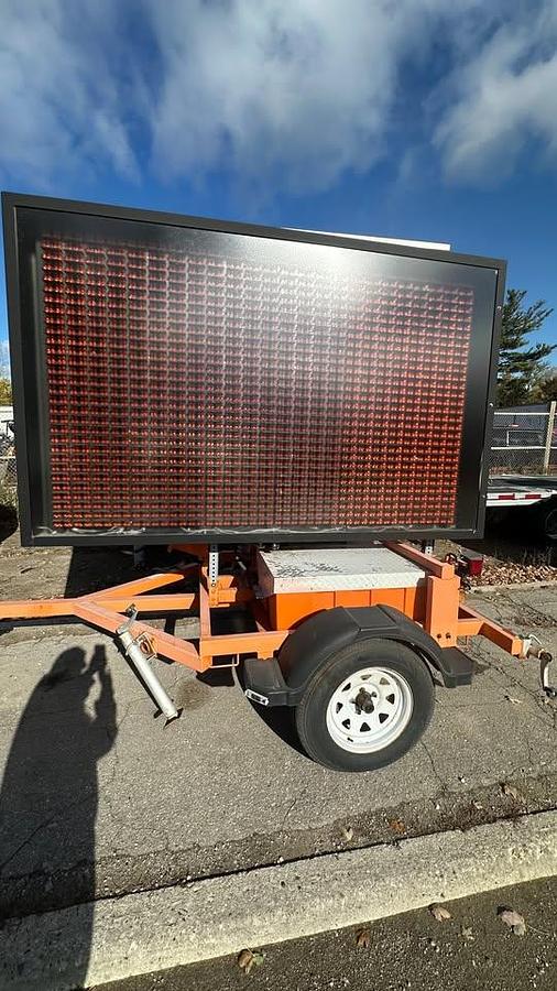 Used 2019 VER-MAC PCMS-320 digital sign trailer as new 2 in stock