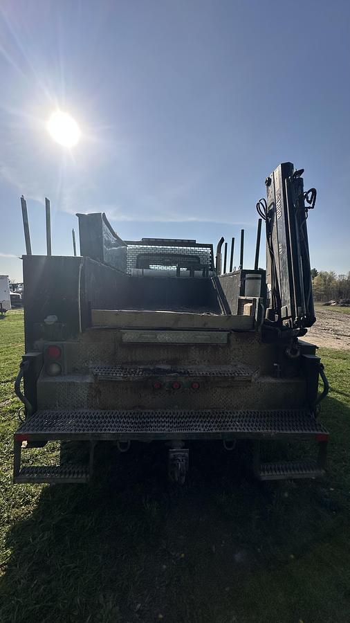 Used International DuraStar 4300 service truck w/crane