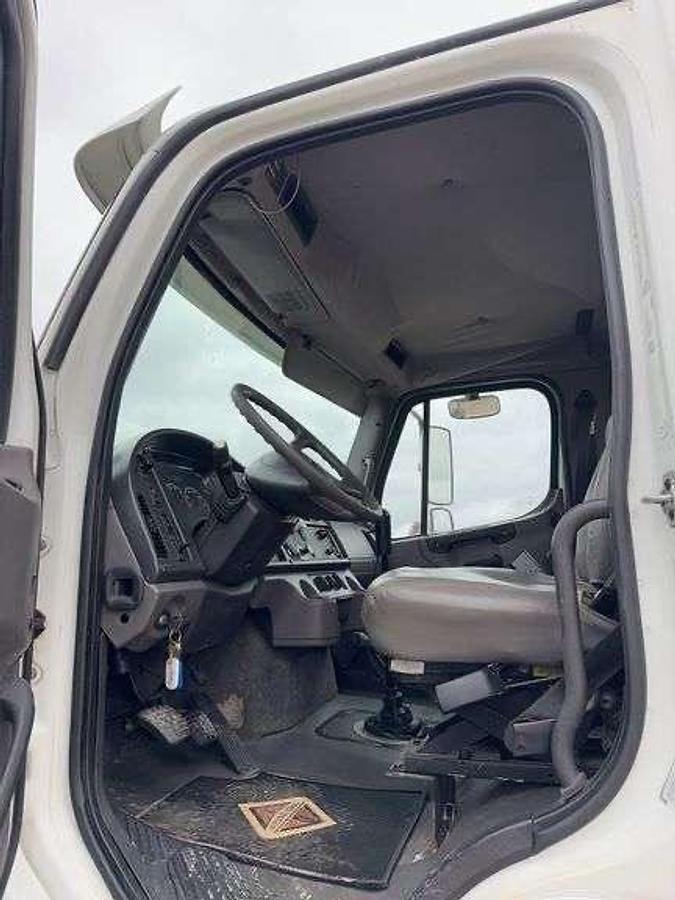 Used 2008 FREIGHTLINER M2 112 DAY CAB & CHASSIS
