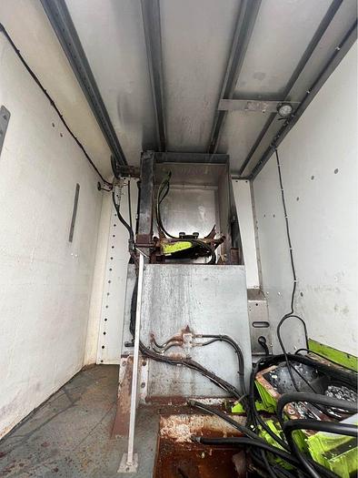 Used 2010 International 4300 Series 16 foot, hydraulic brakes, auto,