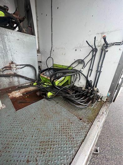 Used 2010 International 4300 Series 16 foot, hydraulic brakes, auto,