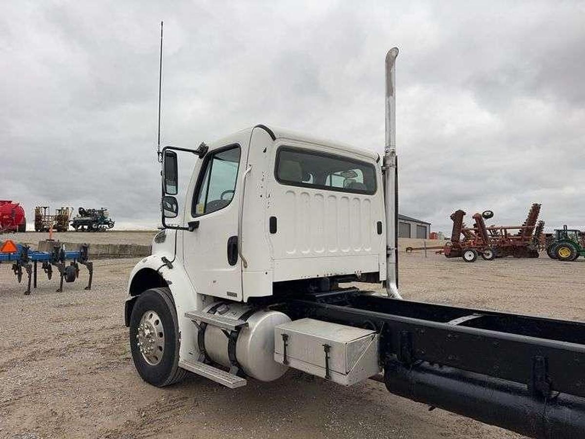 Used 2008 FREIGHTLINER M2 112 DAY CAB & CHASSIS