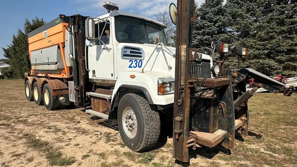 Used 2015 Western Star 4700SB 8x6 snow Plow Truck