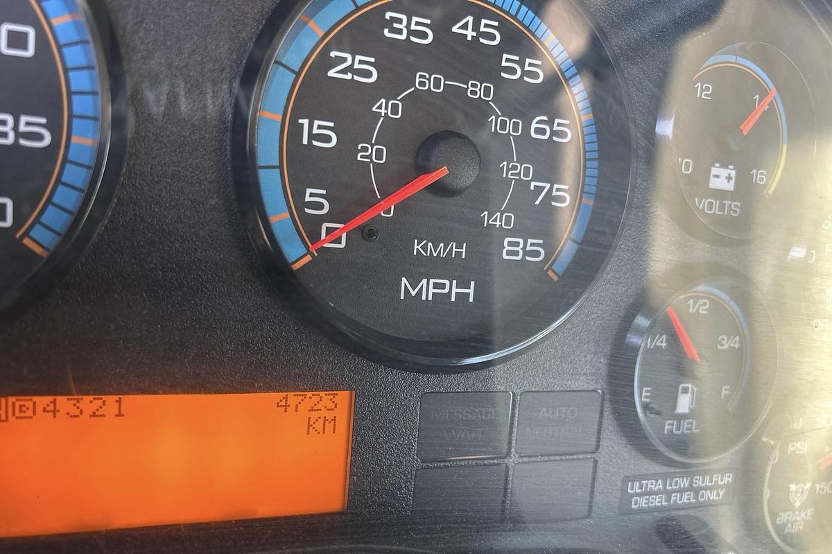 Used 2015 International 4300SBA 4x2 hi-rail service truck