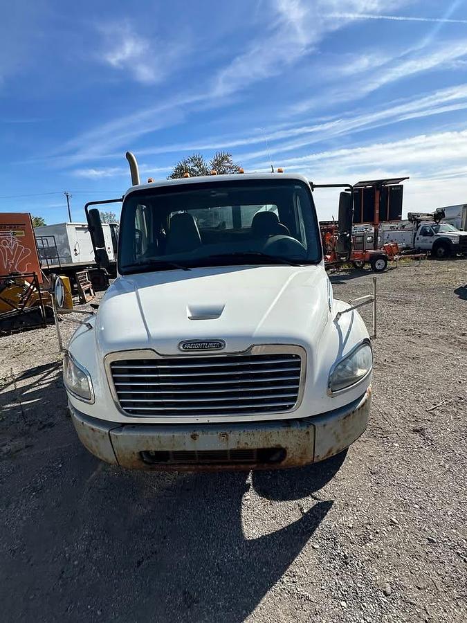 Used 2015 FREIGHTLINER M2 106 106 medium duty hook lift