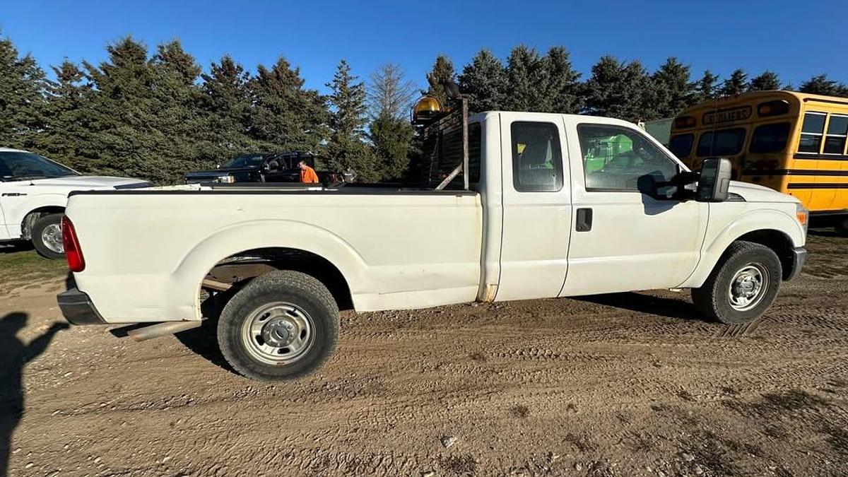 Used 2011 FORD F250 2WD 8 FOOT BOX 6.2 l v8 gas