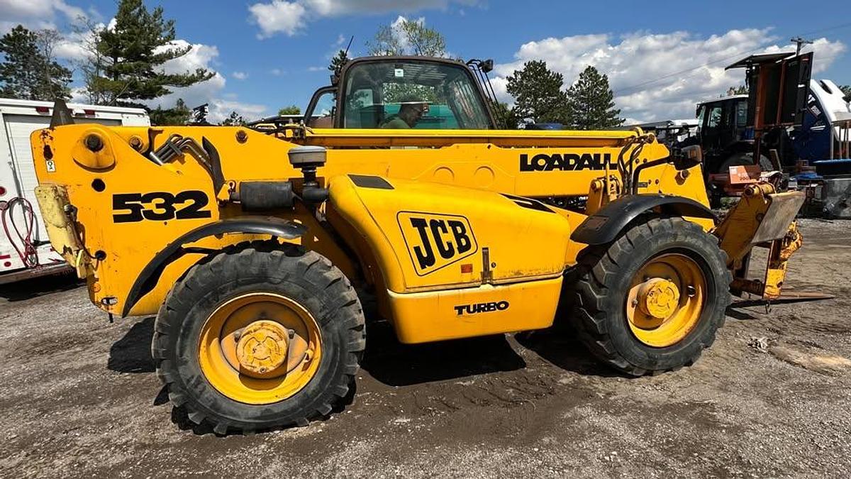 Used 2011 JCB 532 Loadall zoom boom