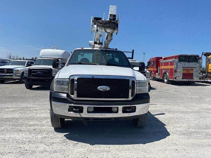 Used 2005 Ford F550 Super Duty bucket truck