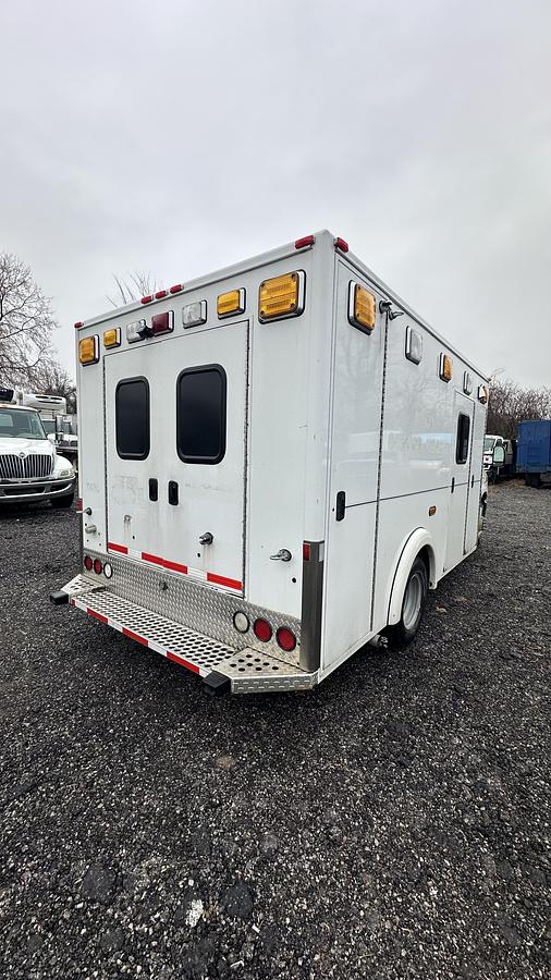 Used 2011 Ford Econoline CUTAWAY, 6.8L V10 SOHC 20V