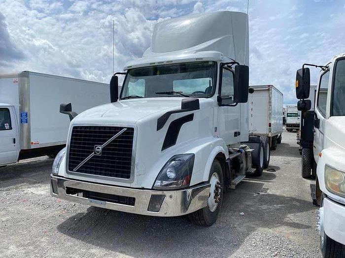Used 2014 Volvo VN VNL Day Cab auto