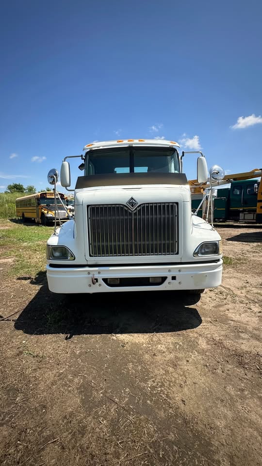 Used International 9200i SBA 4x2 cab and chassis