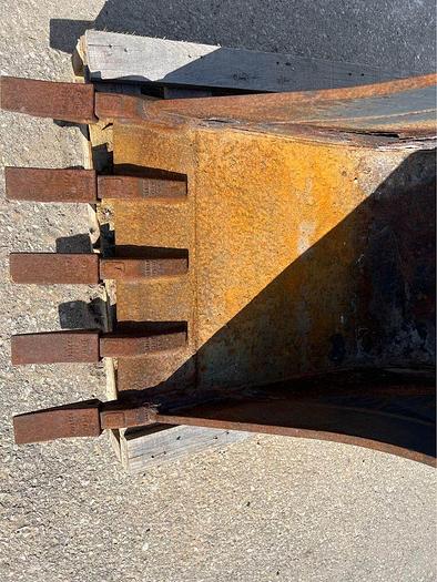 Used 2014 24 INCH CASE BACKHOE BUCKET model hd1 tooth 23 hxf