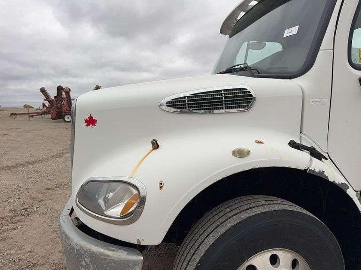 Used 2008 FREIGHTLINER M2 112 DAY CAB & CHASSIS