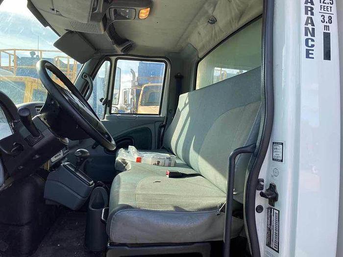 Used 2005 INTERNATIONAL 4200 LP low kms moving box truck w ramp hitch