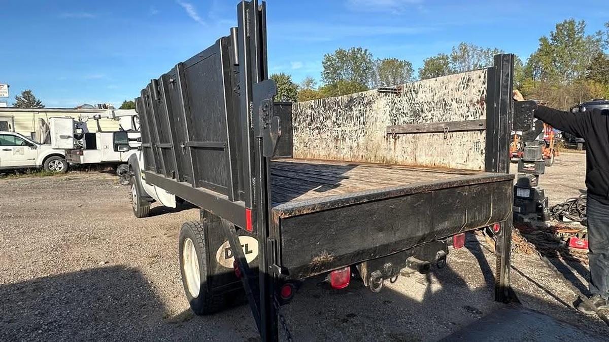 Used 2011 Ford f550 powerstroke hydraulic tailgate