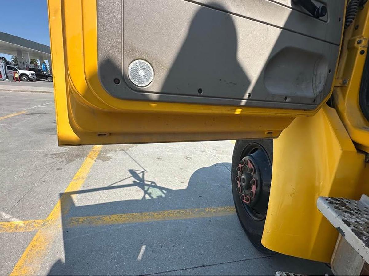 Used 2009 Sterling Acterra Dump 28,000 KMS g-licence hydraulic brake as new