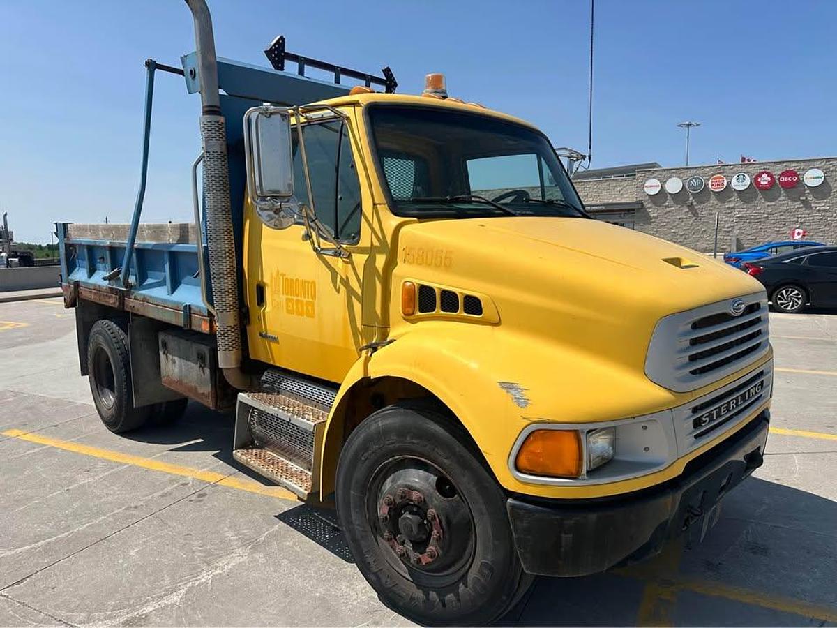 Used 2009 Sterling Acterra Dump 28,000 KMS g-licence hydraulic brake as new