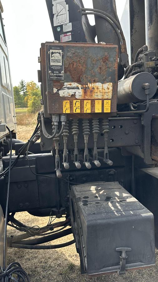 Used 2005 Sterling L9500 6x4 Boom Truck 2006 hiab 200-3 7000 kg knuckle boom