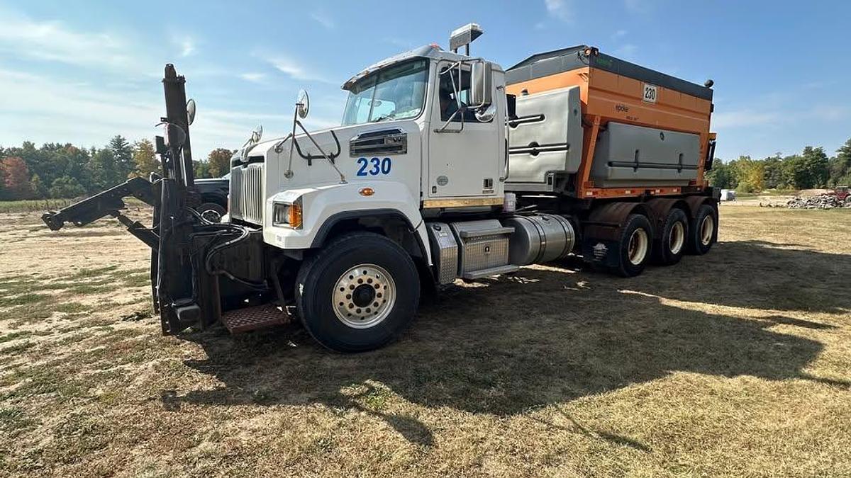 Used 2015 Western Star 4700SB 8x6 snow Plow Truck