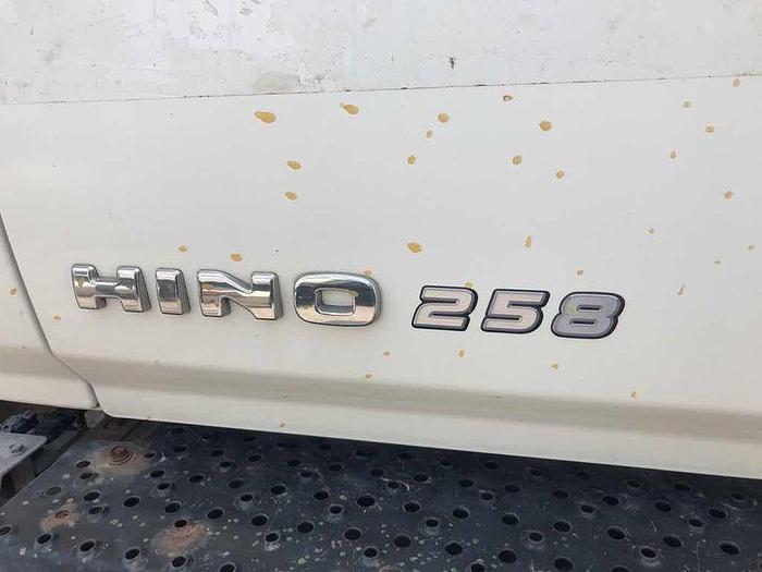 Used 2013 HINO 258 KARGO KING ROLL OFF SYSTEM g licence hook lift bin