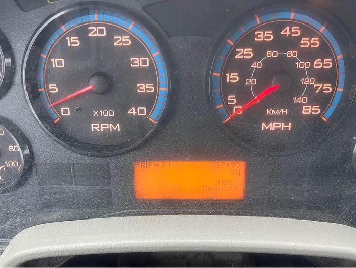 Used 2010 International 4300 Series 16 foot, hydraulic brakes, auto,