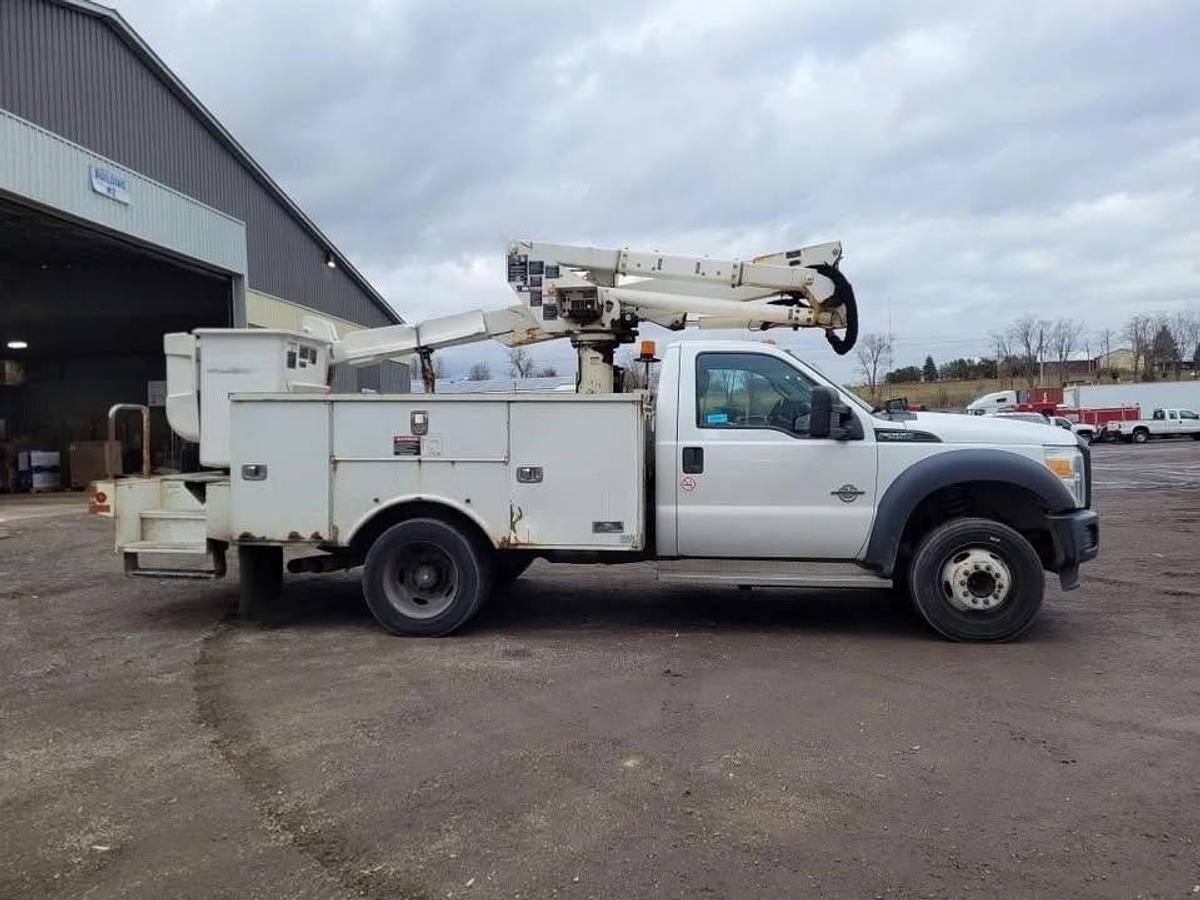 Used 2014 Ford F550 XL SD S/A bucket truck