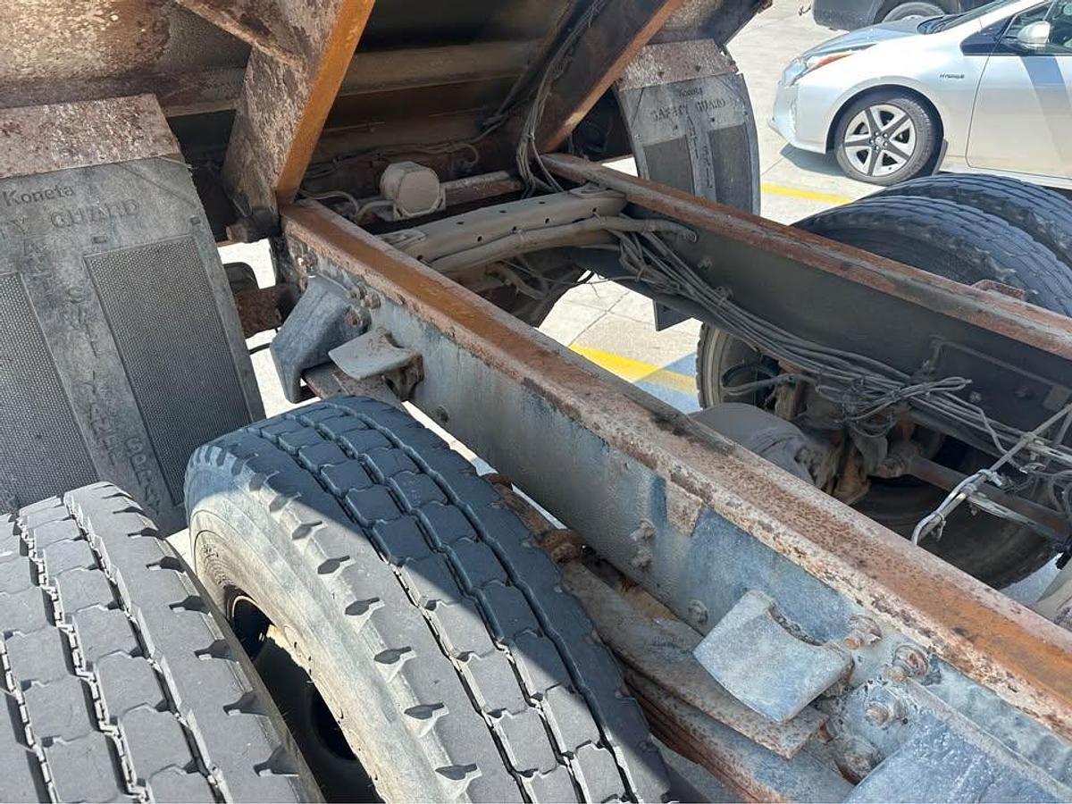 Used 2009 Sterling Acterra Dump 28,000 KMS g-licence hydraulic brake as new