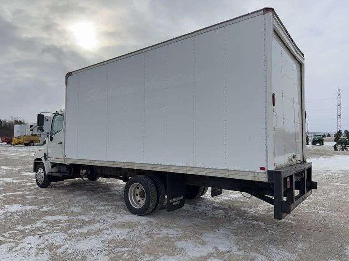 Used 2010 HINO 185 LIMITED 18' STRAIGHT TRUCK