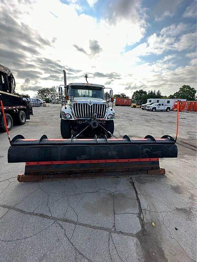 Used 2009 INTERNATIONAL 9400 ROLL OFF recovery deck with plow