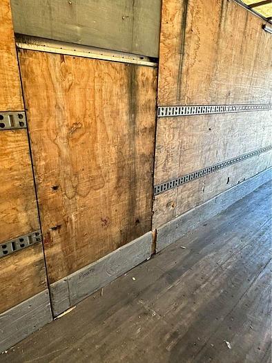 Used 2013 International 4300 Straight Truc 26 foot box curb