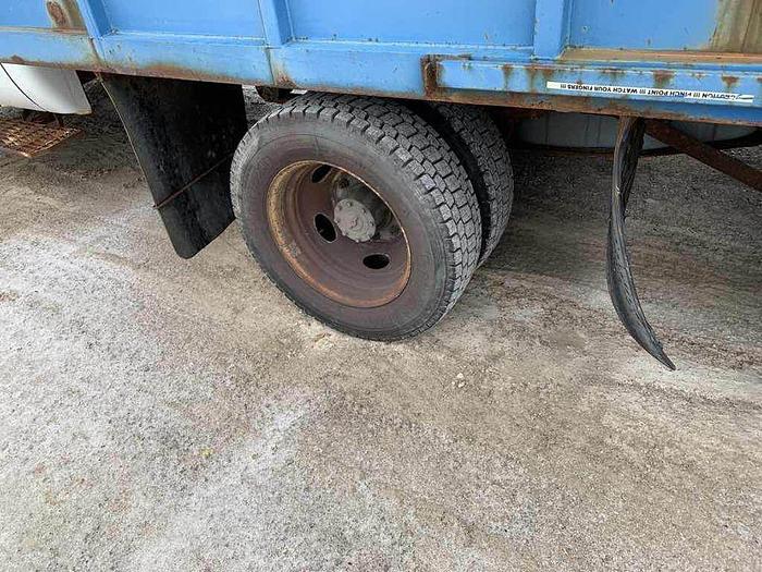 Used 2002 FORD F450 SUPER DUTY BARREL truck, or build to suit. $9,995