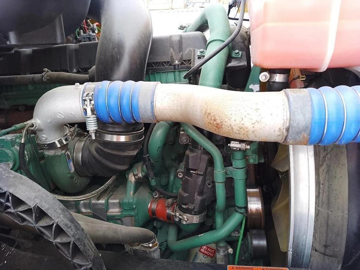 Used 2016 Volvo T/A Highway Tractor