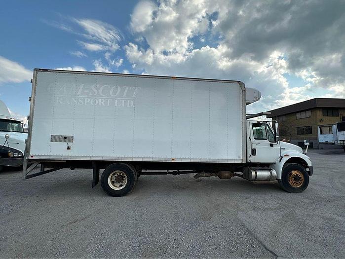 Used 2013 IHC 4400 Series 21’ Reefer thermoking auto, air brakes